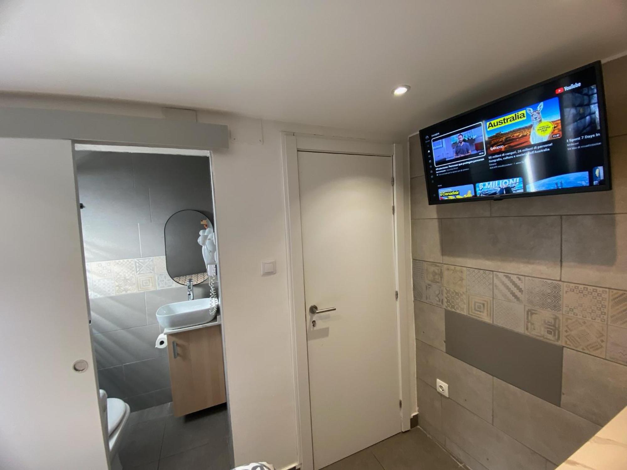 Suites Nuevas Con Bano Privado Frente Al Metro St Mwc Barcelona-Fira L'Hospitalet de Llobregat Exterior foto