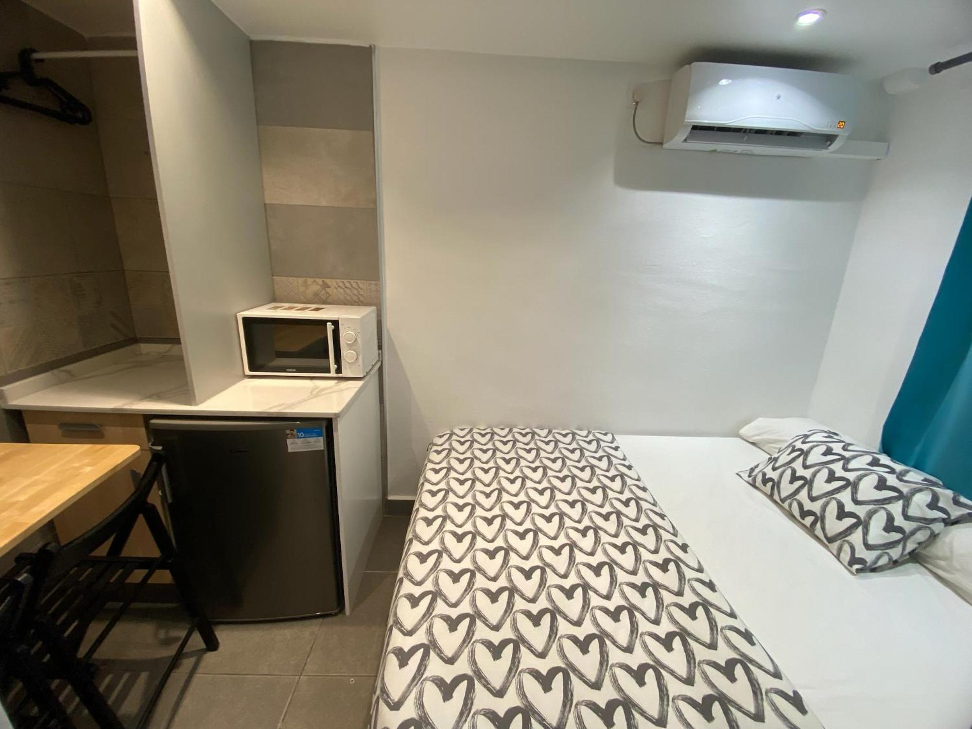 Suites Nuevas Con Bano Privado Frente Al Metro St Mwc Barcelona-Fira L'Hospitalet de Llobregat Exterior foto