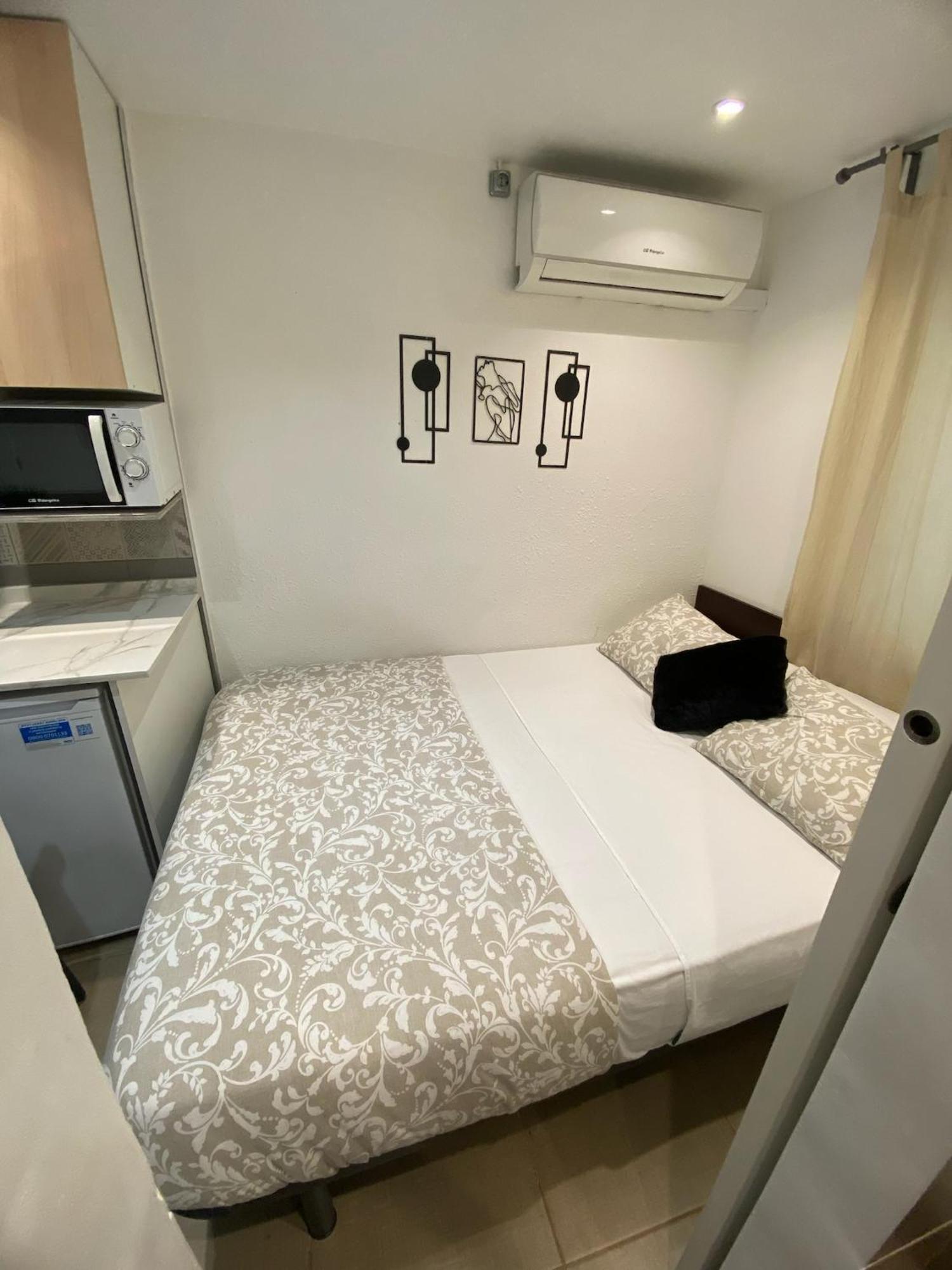 Suites Nuevas Con Bano Privado Frente Al Metro St Mwc Barcelona-Fira L'Hospitalet de Llobregat Exterior foto