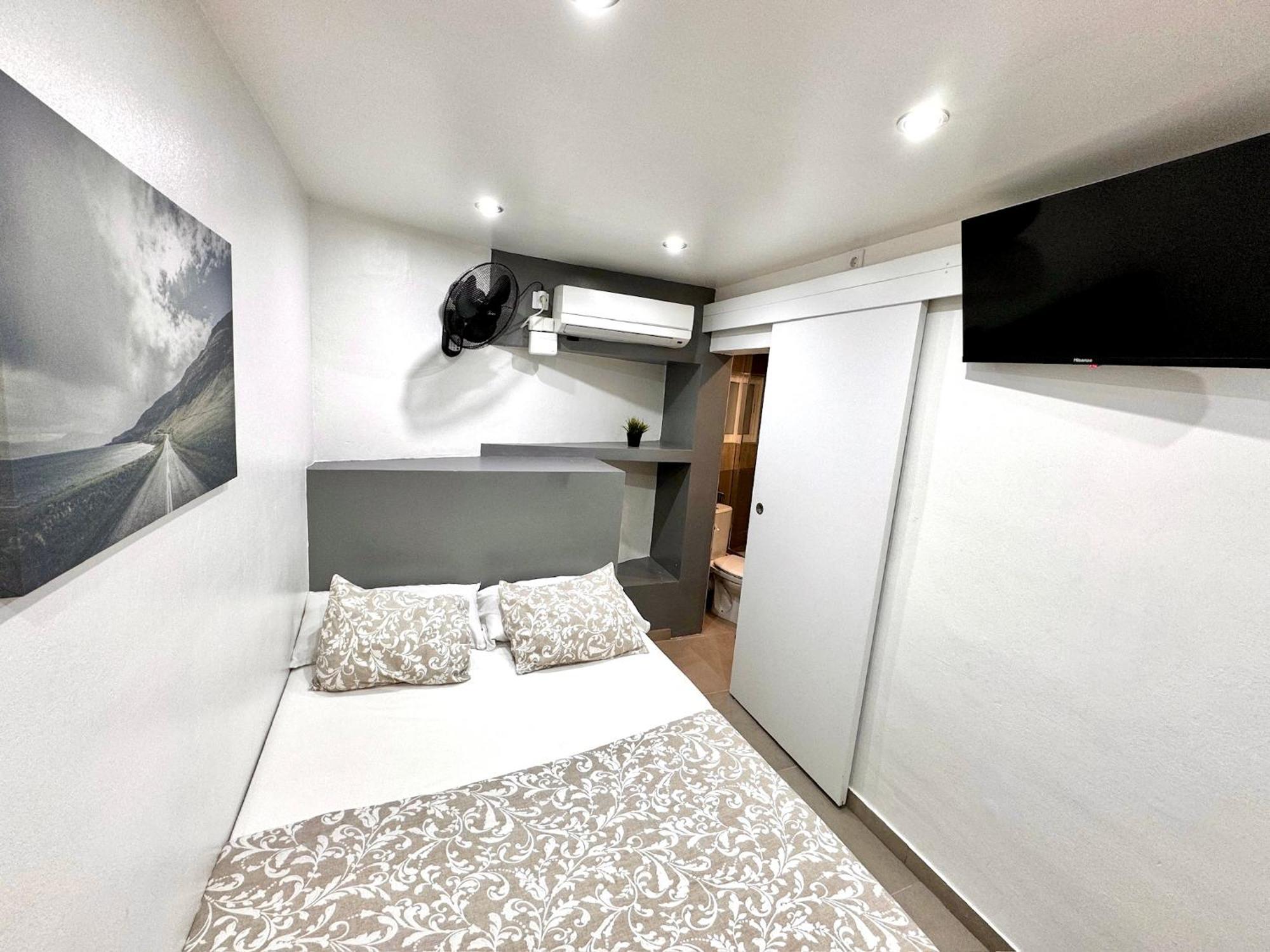 Suites Nuevas Con Bano Privado Frente Al Metro St Mwc Barcelona-Fira L'Hospitalet de Llobregat Exterior foto