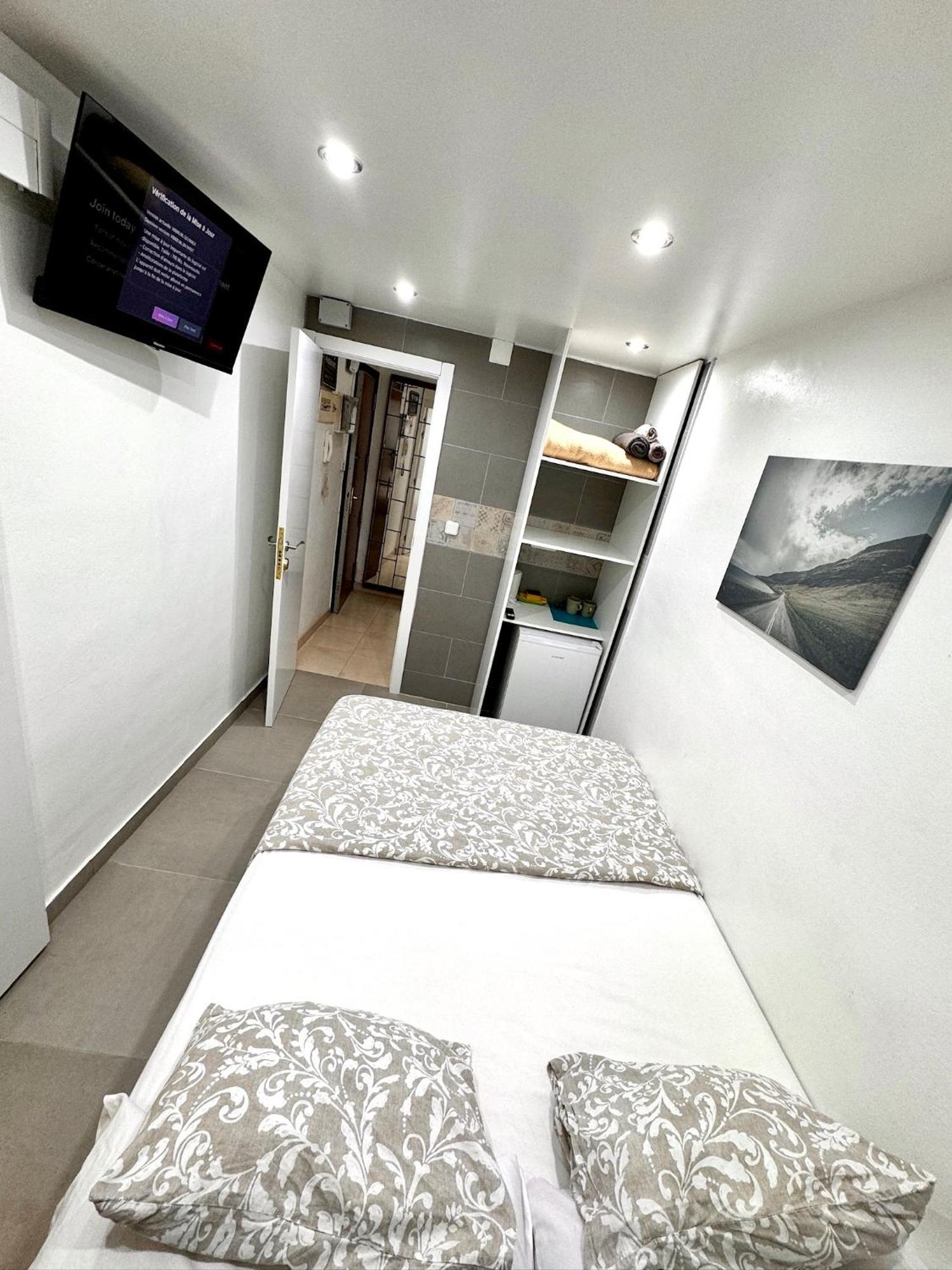 Suites Nuevas Con Bano Privado Frente Al Metro St Mwc Barcelona-Fira L'Hospitalet de Llobregat Exterior foto