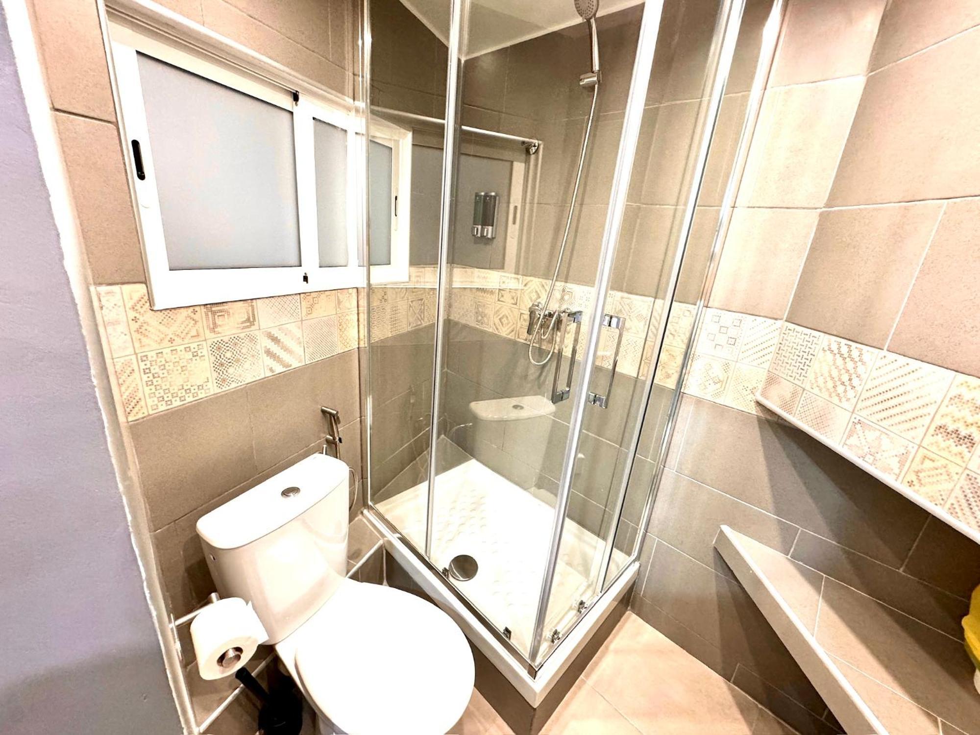 Suites Nuevas Con Bano Privado Frente Al Metro St Mwc Barcelona-Fira L'Hospitalet de Llobregat Exterior foto