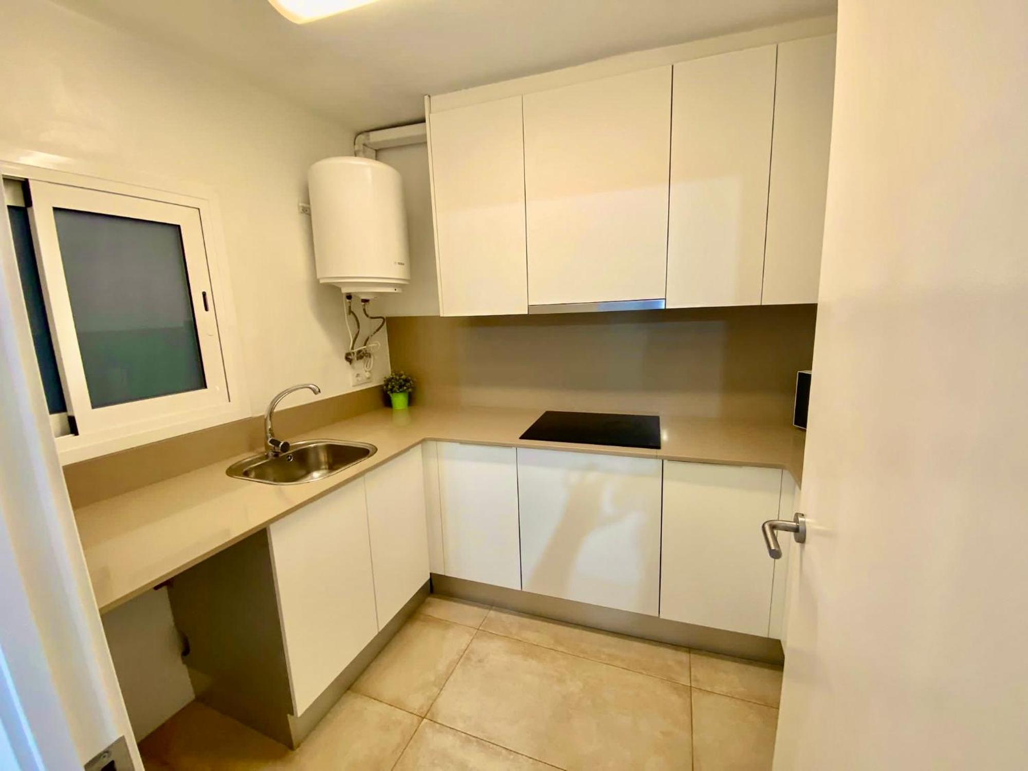 Suites Nuevas Con Bano Privado Frente Al Metro St Mwc Barcelona-Fira L'Hospitalet de Llobregat Exterior foto
