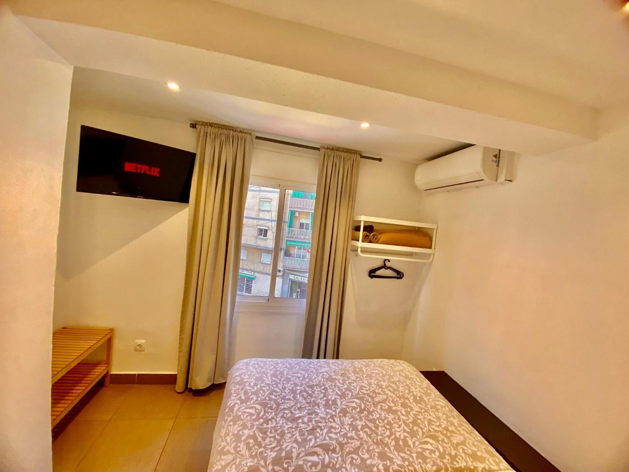 Suites Nuevas Con Bano Privado Frente Al Metro St Mwc Barcelona-Fira L'Hospitalet de Llobregat Exterior foto