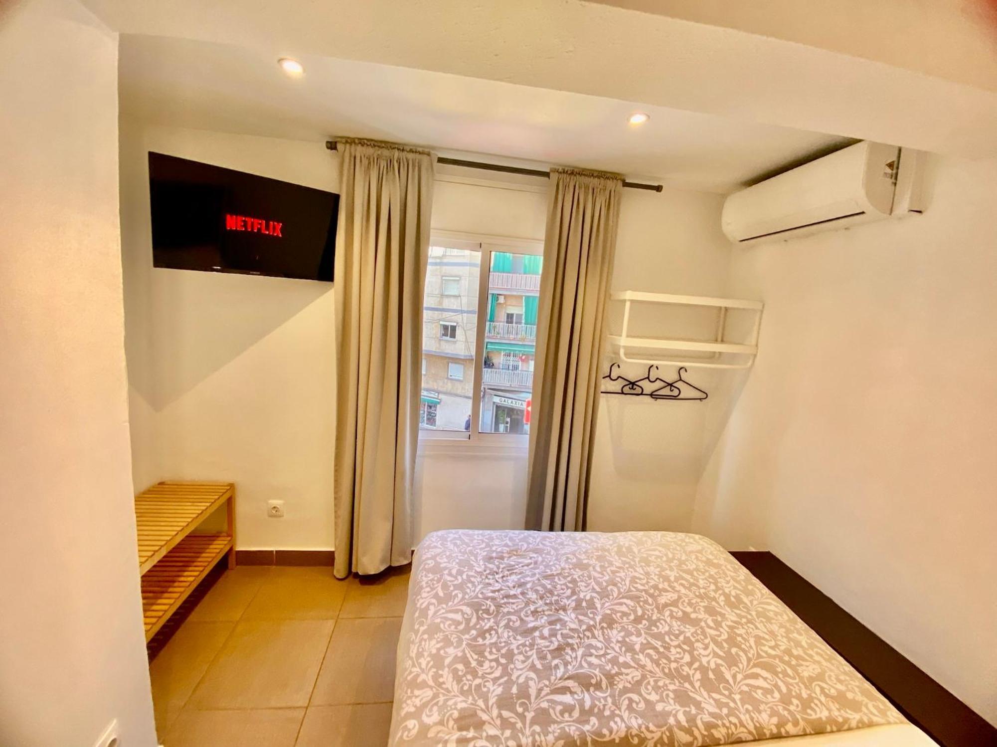 Suites Nuevas Con Bano Privado Frente Al Metro St Mwc Barcelona-Fira L'Hospitalet de Llobregat Exterior foto