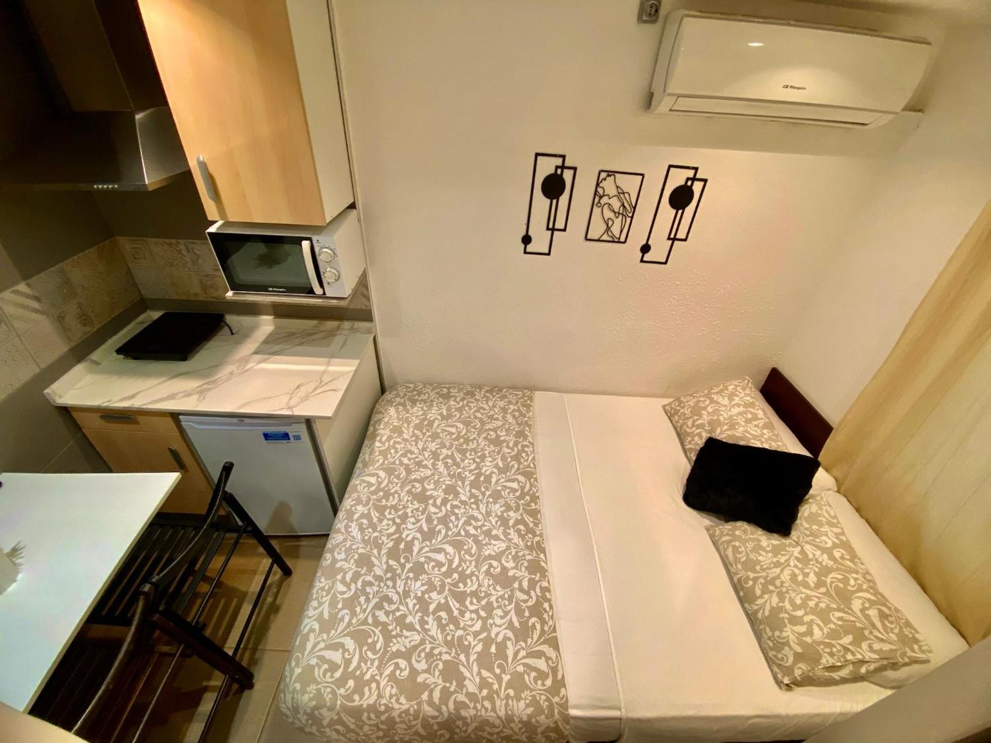 Suites Nuevas Con Bano Privado Frente Al Metro St Mwc Barcelona-Fira L'Hospitalet de Llobregat Exterior foto