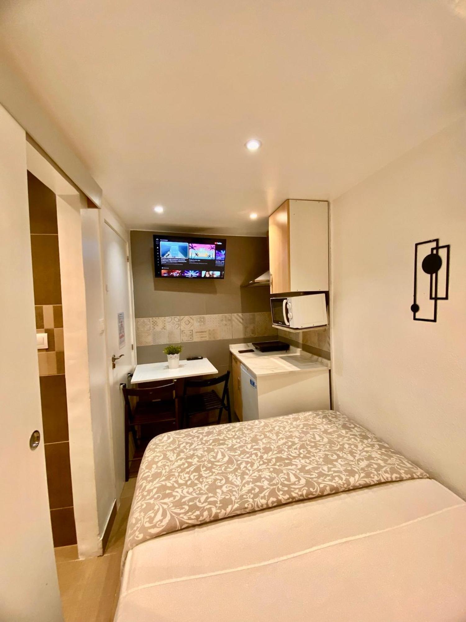 Suites Nuevas Con Bano Privado Frente Al Metro St Mwc Barcelona-Fira L'Hospitalet de Llobregat Exterior foto
