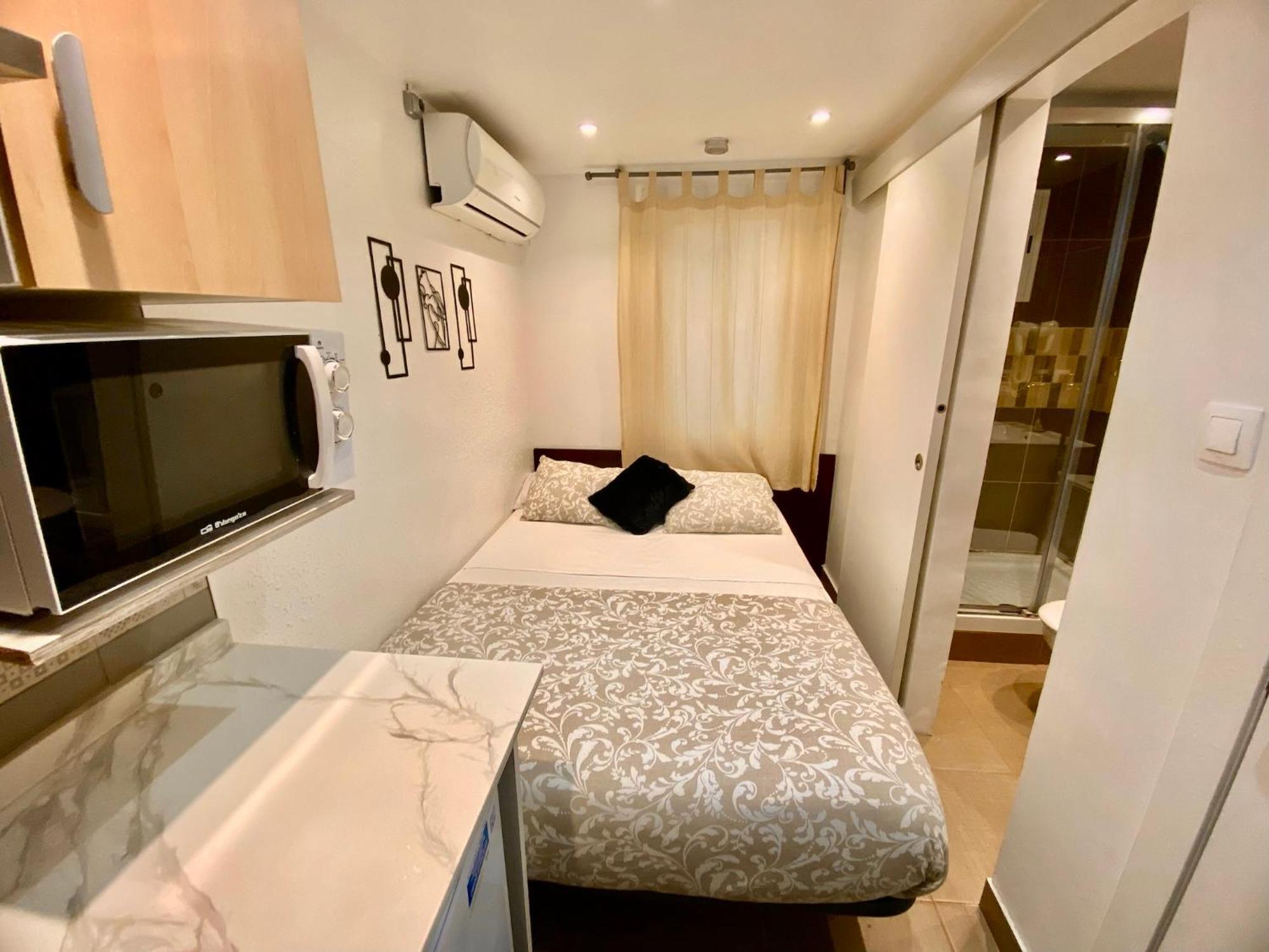 Suites Nuevas Con Bano Privado Frente Al Metro St Mwc Barcelona-Fira L'Hospitalet de Llobregat Exterior foto