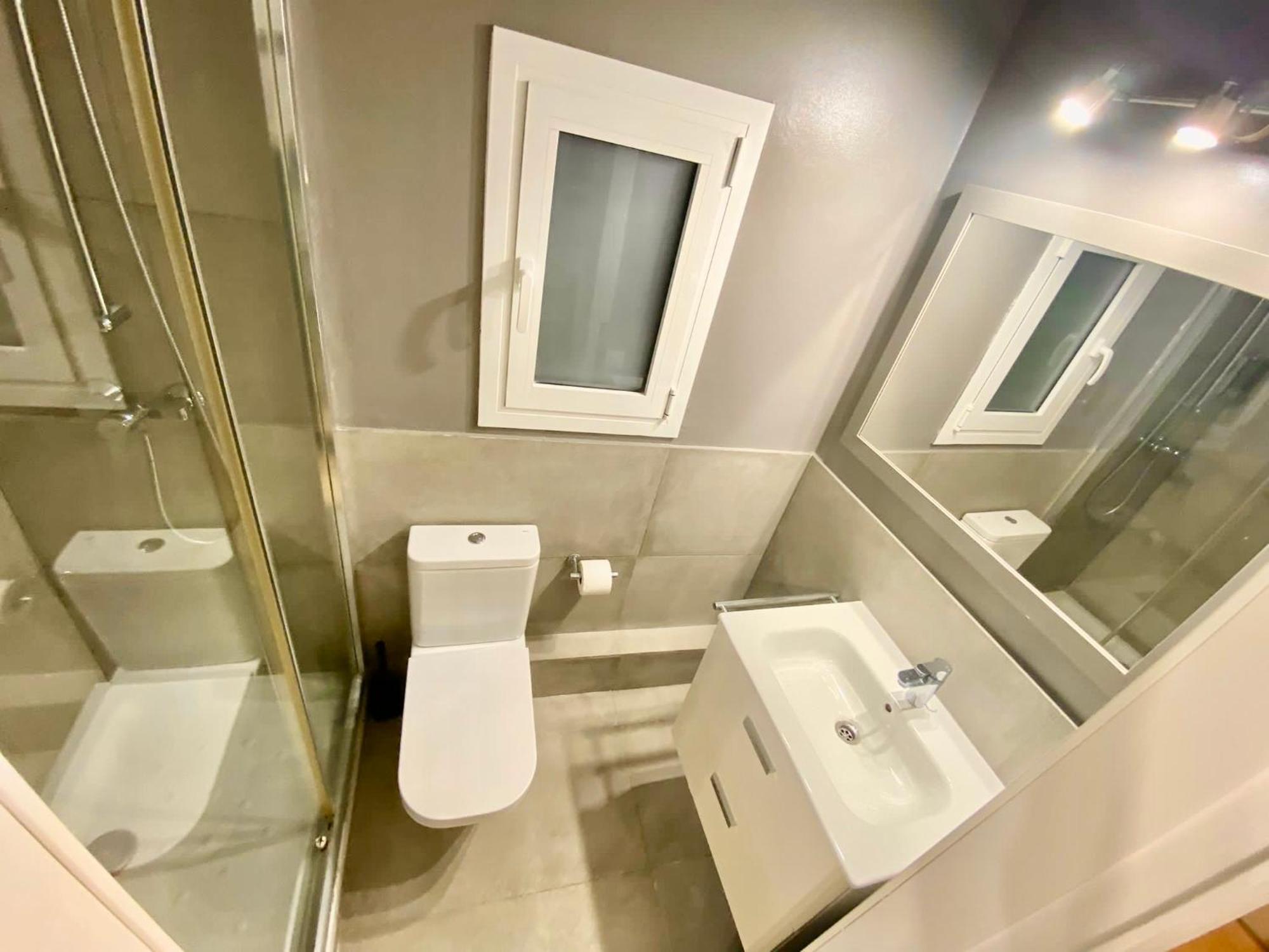 Suites Nuevas Con Bano Privado Frente Al Metro St Mwc Barcelona-Fira L'Hospitalet de Llobregat Exterior foto