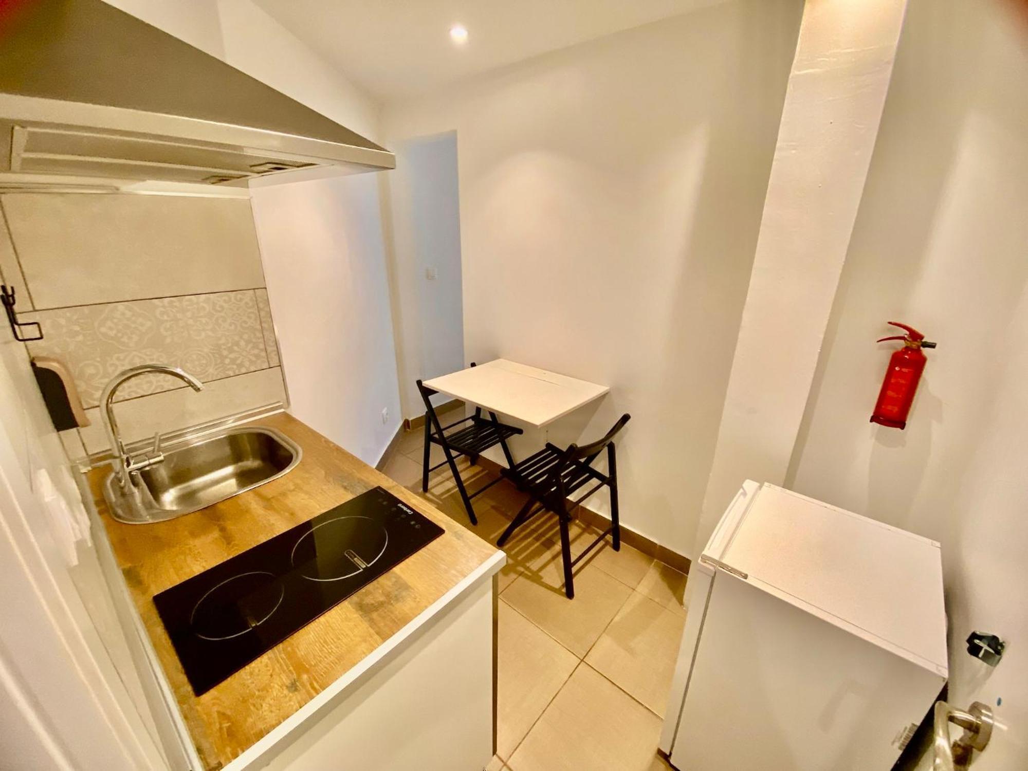 Suites Nuevas Con Bano Privado Frente Al Metro St Mwc Barcelona-Fira L'Hospitalet de Llobregat Exterior foto