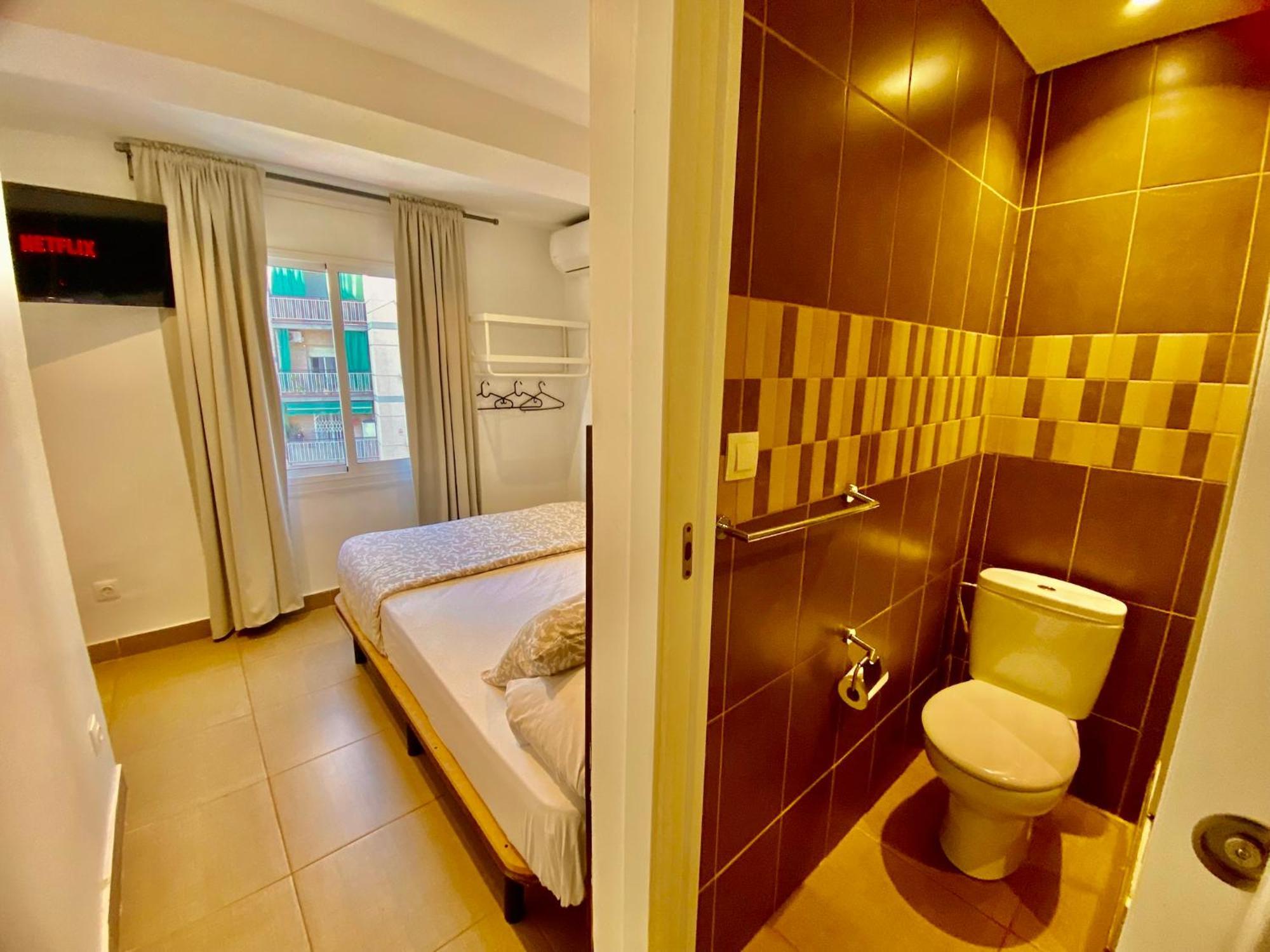 Suites Nuevas Con Bano Privado Frente Al Metro St Mwc Barcelona-Fira L'Hospitalet de Llobregat Exterior foto
