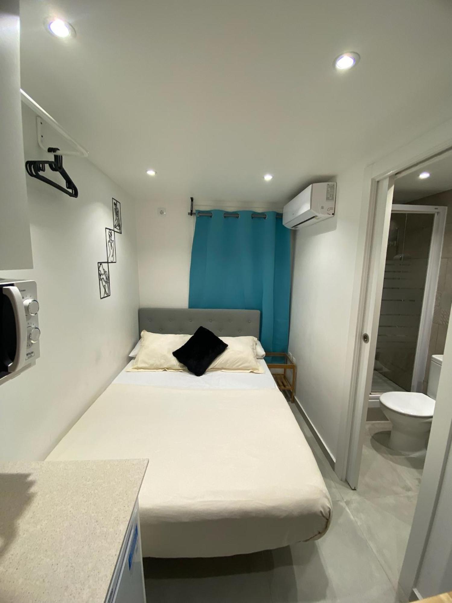 Suites Nuevas Con Bano Privado Frente Al Metro St Mwc Barcelona-Fira L'Hospitalet de Llobregat Exterior foto