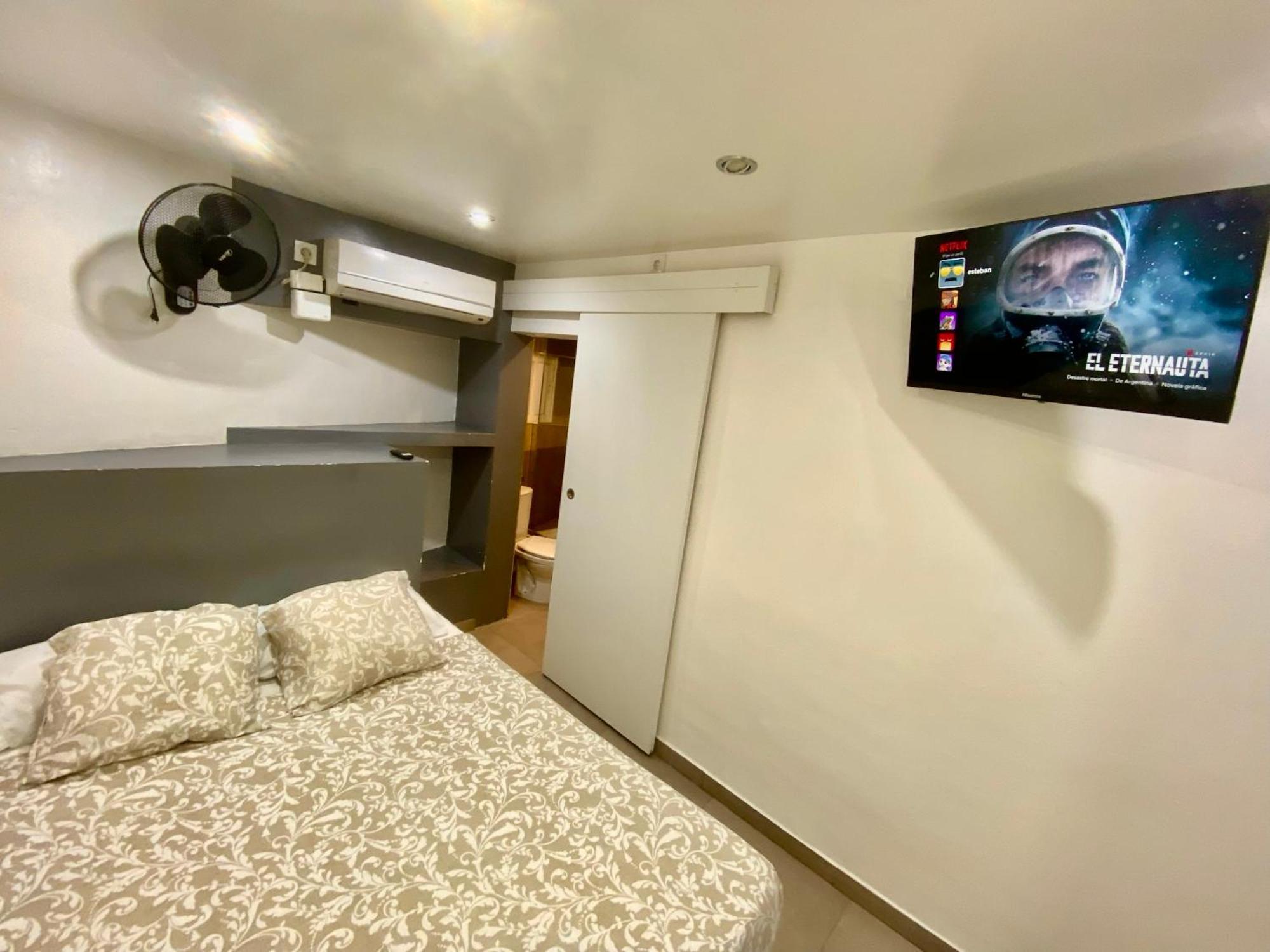 Suites Nuevas Con Bano Privado Frente Al Metro St Mwc Barcelona-Fira L'Hospitalet de Llobregat Exterior foto