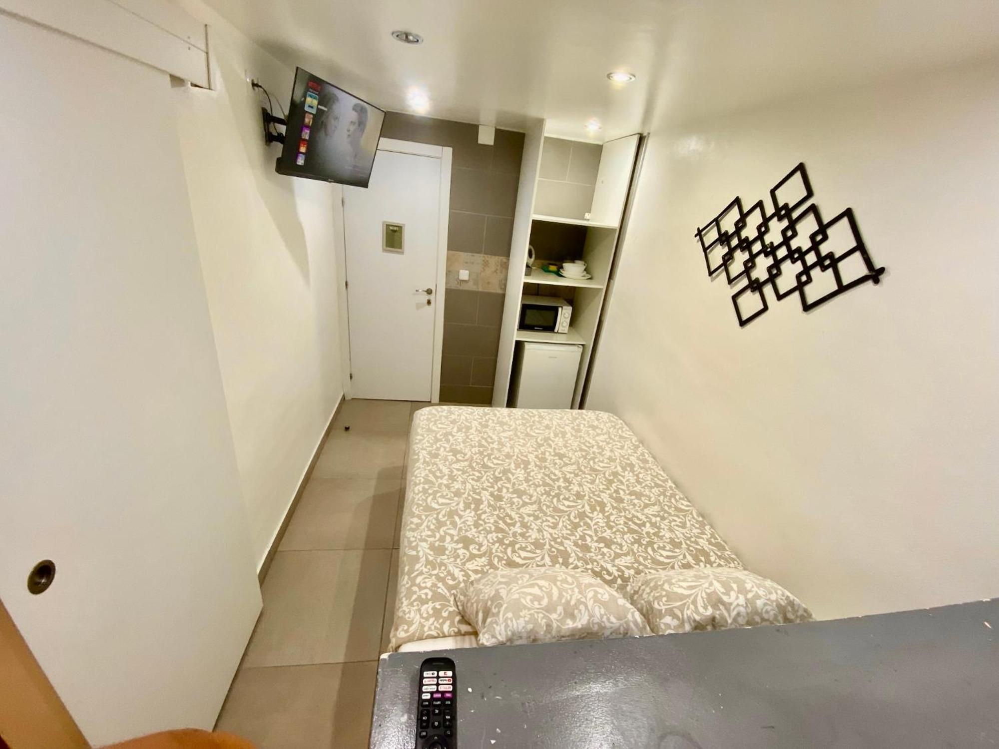 Suites Nuevas Con Bano Privado Frente Al Metro St Mwc Barcelona-Fira L'Hospitalet de Llobregat Exterior foto