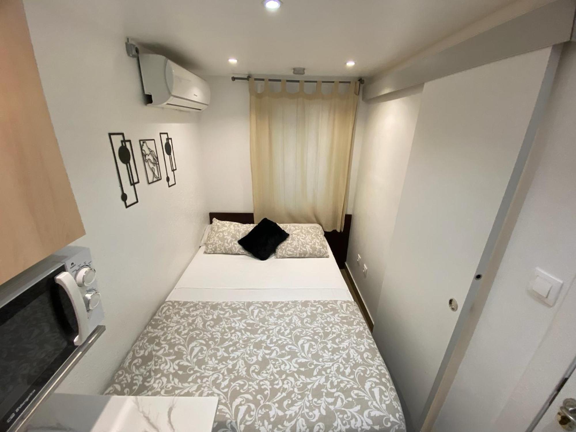 Suites Nuevas Con Bano Privado Frente Al Metro St Mwc Barcelona-Fira L'Hospitalet de Llobregat Exterior foto