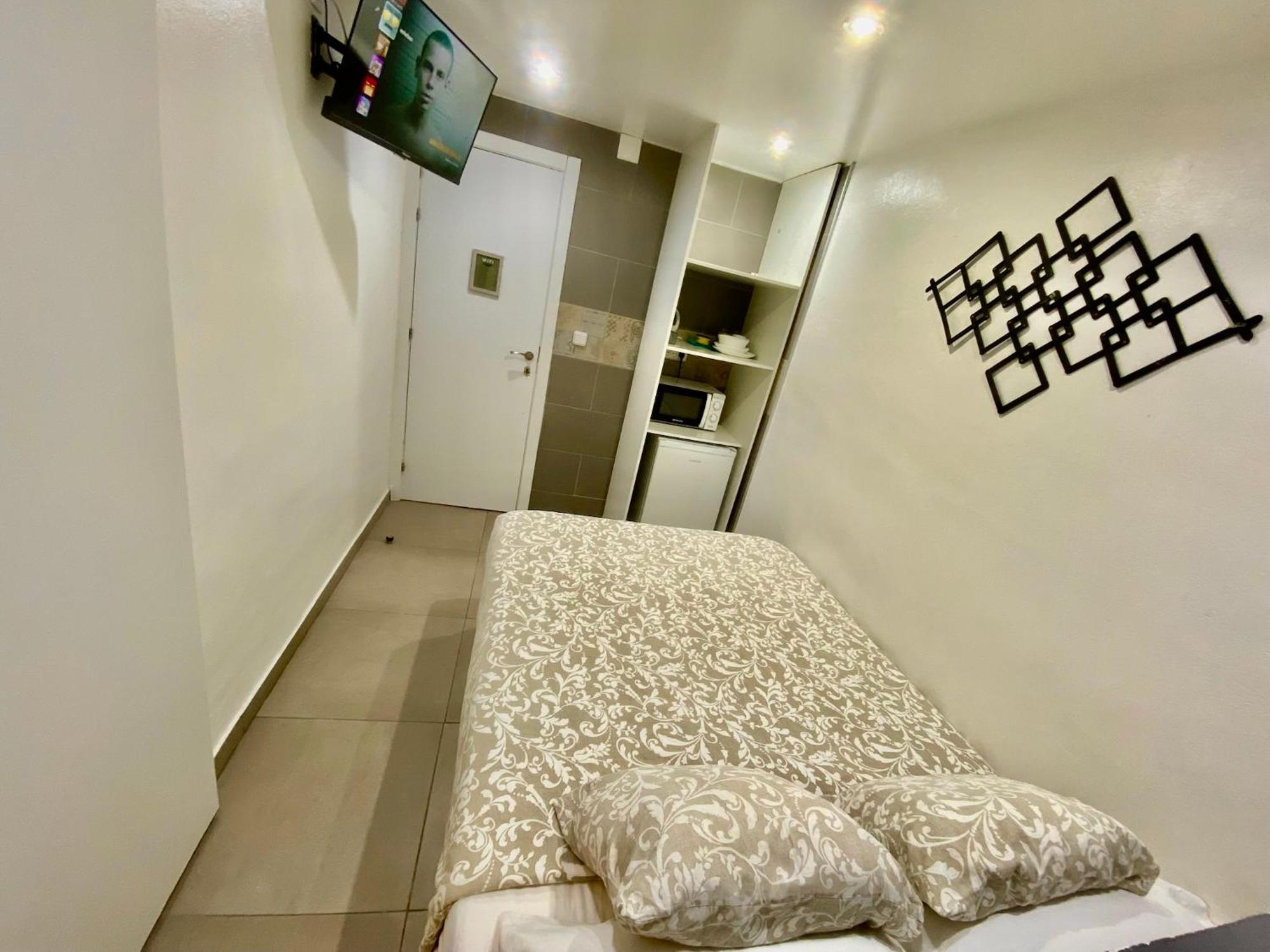 Suites Nuevas Con Bano Privado Frente Al Metro St Mwc Barcelona-Fira L'Hospitalet de Llobregat Exterior foto