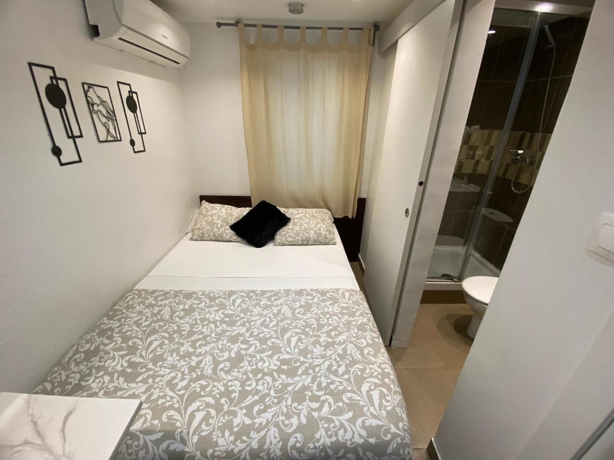 Suites Nuevas Con Bano Privado Frente Al Metro St Mwc Barcelona-Fira L'Hospitalet de Llobregat Exterior foto