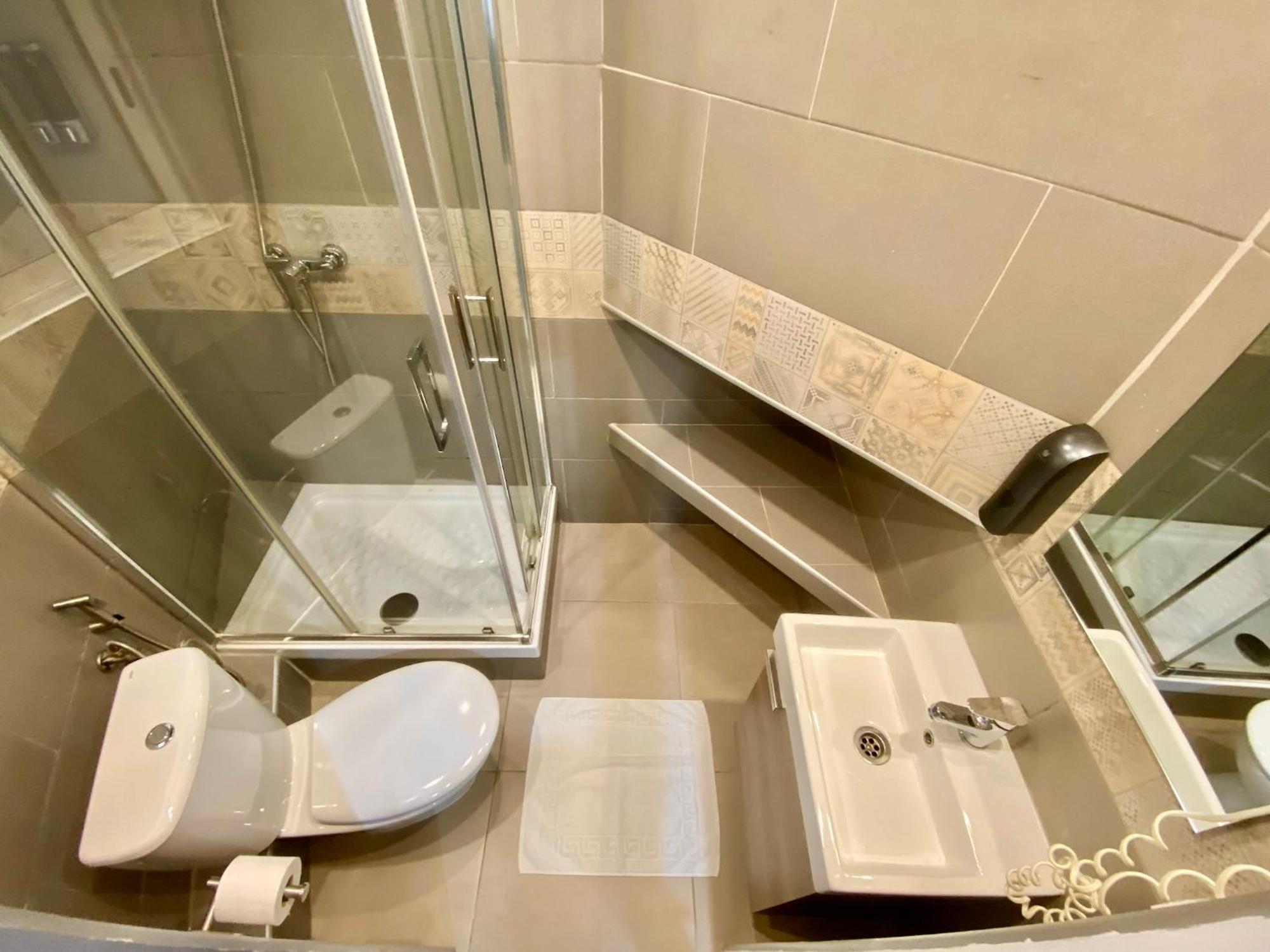 Suites Nuevas Con Bano Privado Frente Al Metro St Mwc Barcelona-Fira L'Hospitalet de Llobregat Exterior foto